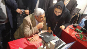بازدید وزیر علوم از غرفه نمایشگاهی هفته پژوهش دانشگاه در تهران