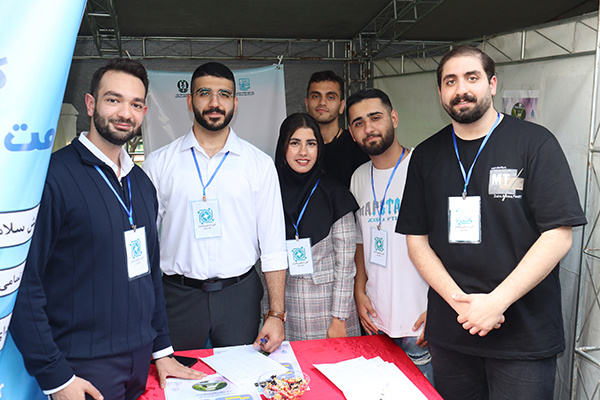 غرفه‌های معرفی دستاوردهای انجمن‌های علمی دانشجویی، کانون‌های فرهنگی، بسیج دانشجویی و انجمن اسلامی دانشجویان (دفتر تحکیم وحدت) و غرفه معاونت های آموزشی و دانشجویی در مسیر منتهی به سالن آمفی‌تئاتر زنده یاد نوشیروانی